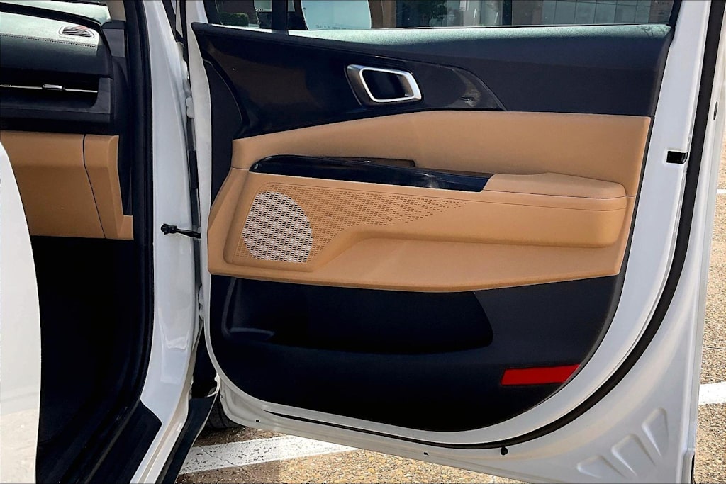 Thumbnail: 2023 Kia Carnival - 27
