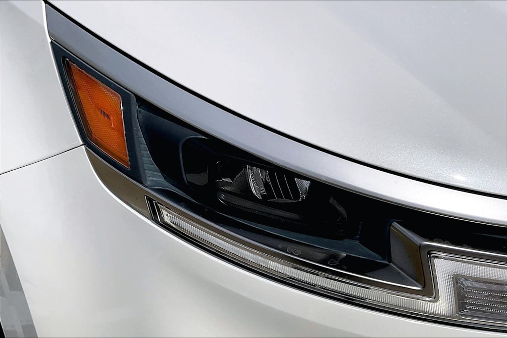 Thumbnail: 2023 Kia Carnival - 28