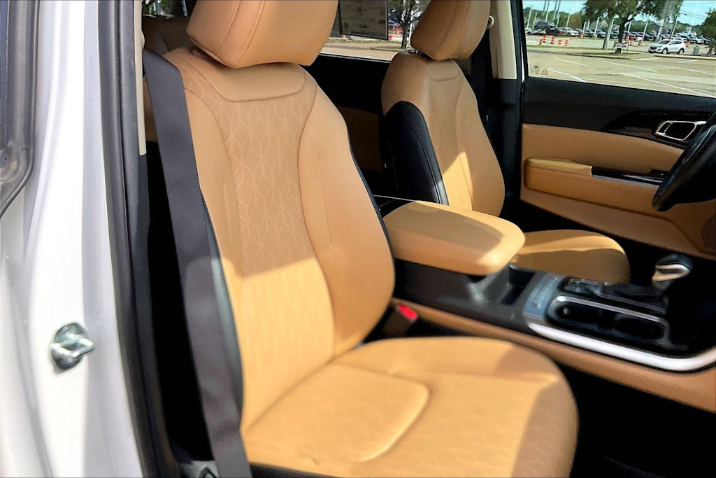 Thumbnail: 2023 Kia Carnival - 19