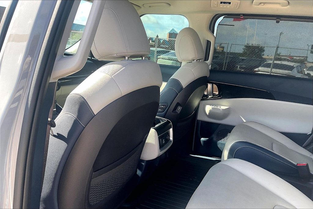 Thumbnail: 2025 Kia Carnival - 17