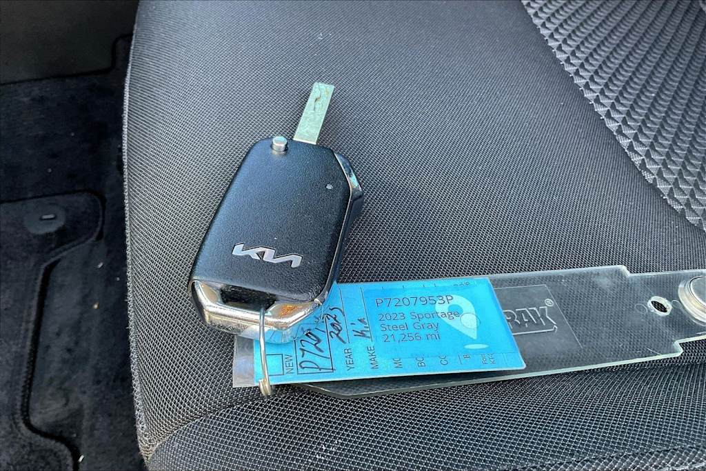 Thumbnail: 2023 Kia Sportage - 17