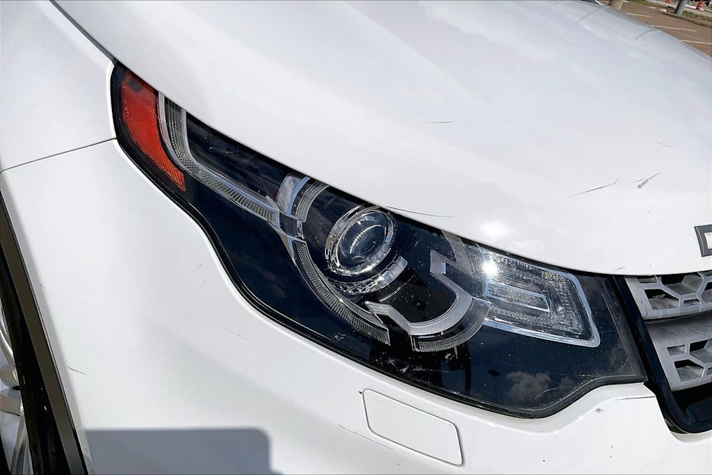 Thumbnail: 2016 Land Rover Discovery Sport - 30