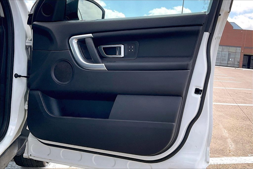 Thumbnail: 2016 Land Rover Discovery Sport - 27