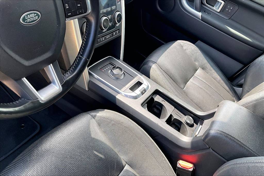 Thumbnail: 2016 Land Rover Discovery Sport - 16