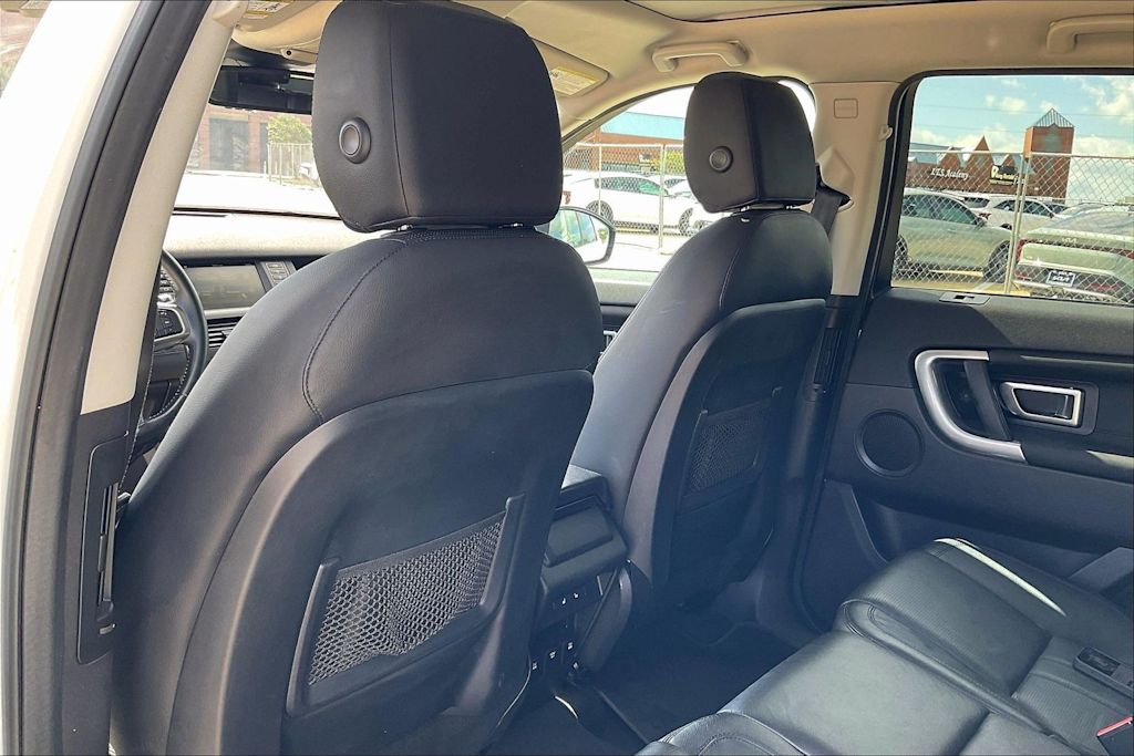 Thumbnail: 2016 Land Rover Discovery Sport - 12