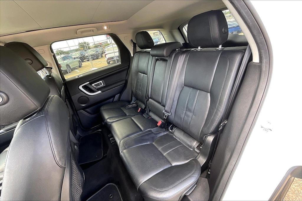 Thumbnail: 2016 Land Rover Discovery Sport - 28