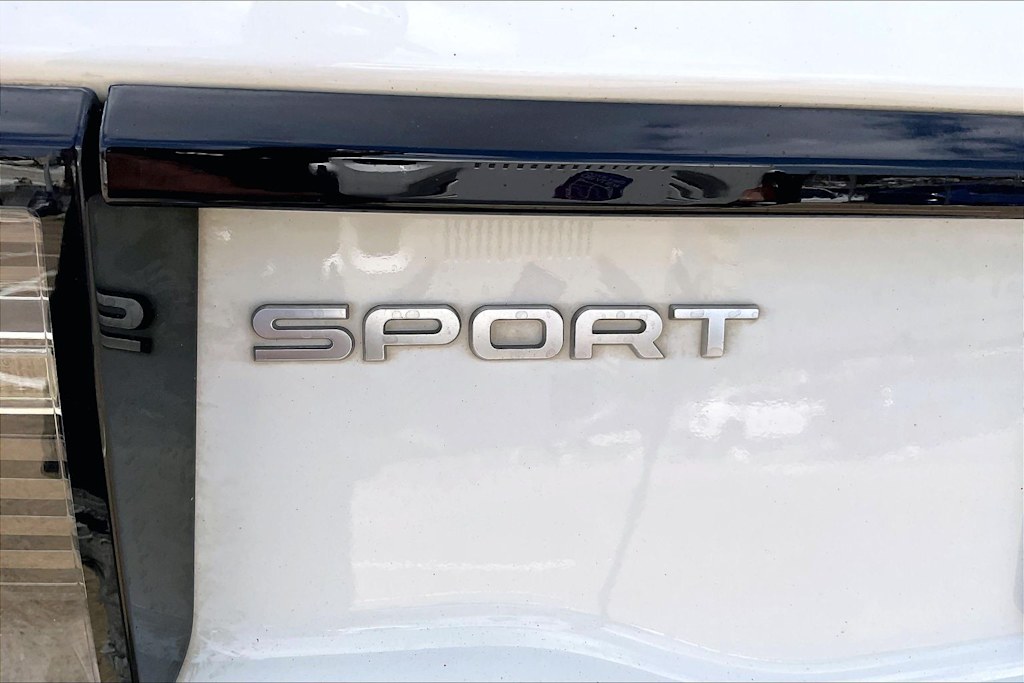 Thumbnail: 2016 Land Rover Discovery Sport - 7