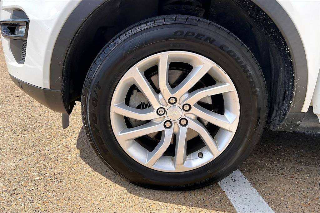 Thumbnail: 2016 Land Rover Discovery Sport - 8