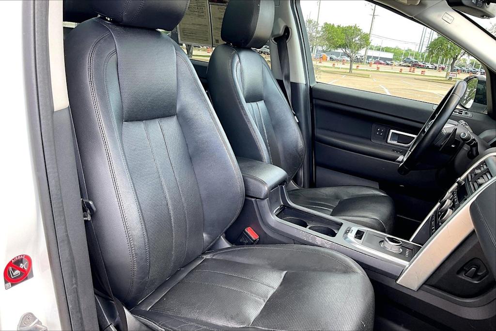 Thumbnail: 2016 Land Rover Discovery Sport - 11