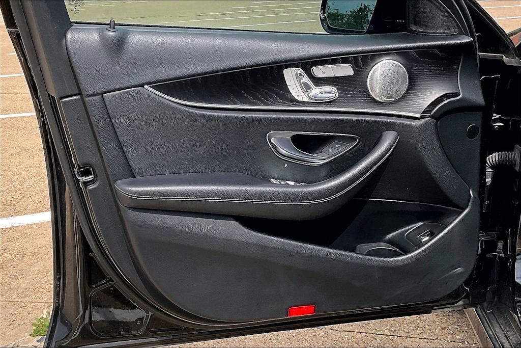 Thumbnail: 2022 Mercedes-Benz E-Class - 26