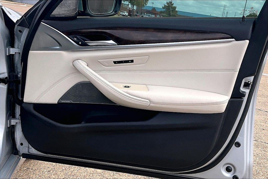 Thumbnail: 2019 BMW 5 Series - 27