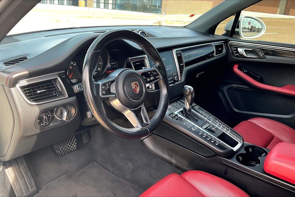 Thumbnail: 2018 Porsche Macan - 2