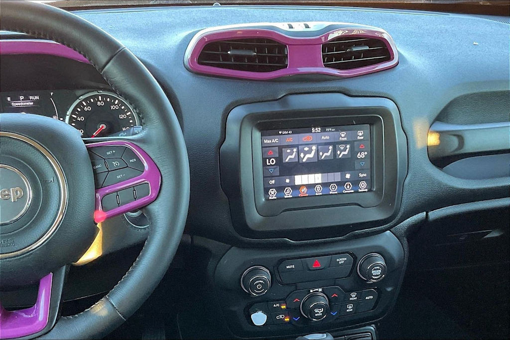 Thumbnail: 2018 Jeep Renegade - 15