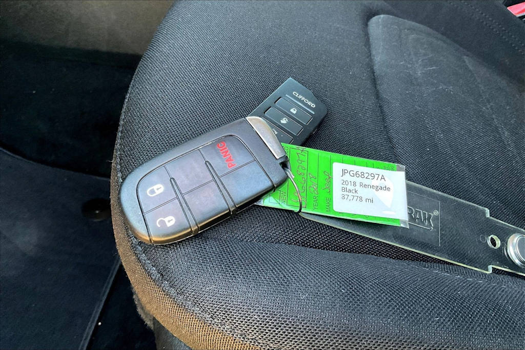 Thumbnail: 2018 Jeep Renegade - 19