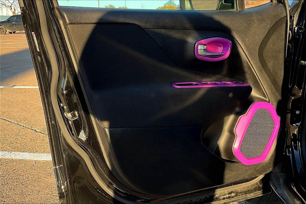 Thumbnail: 2018 Jeep Renegade - 28