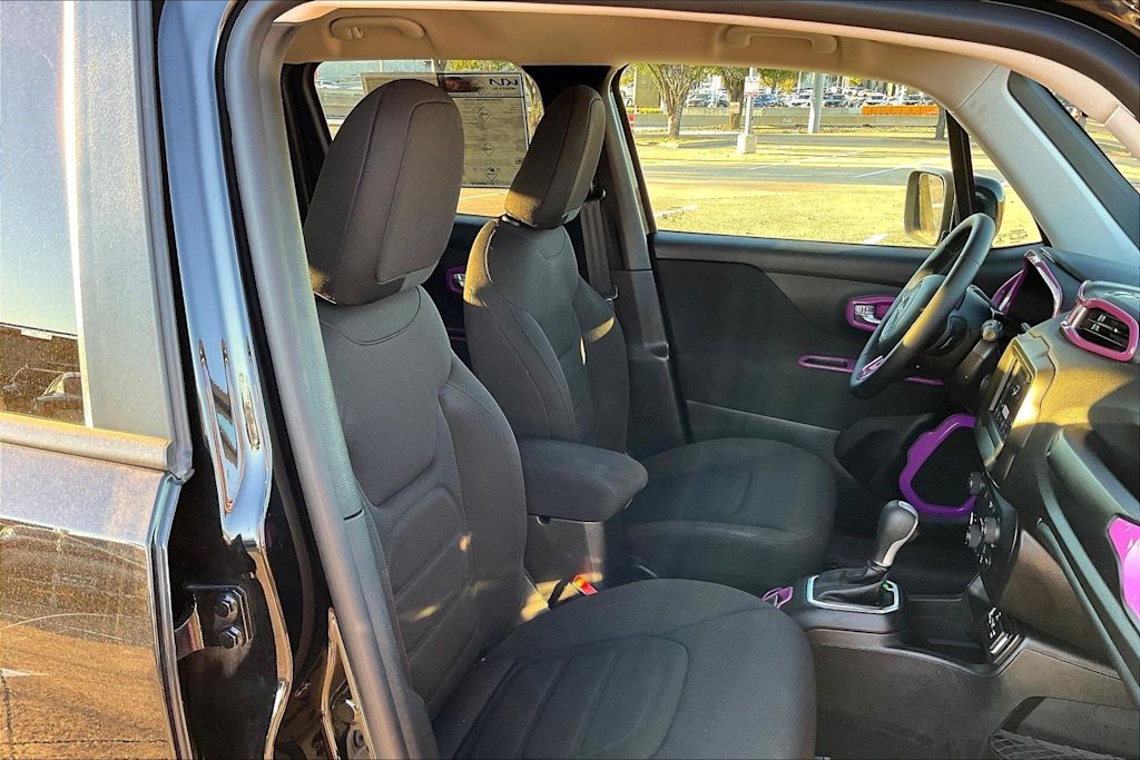 Thumbnail: 2018 Jeep Renegade - 21