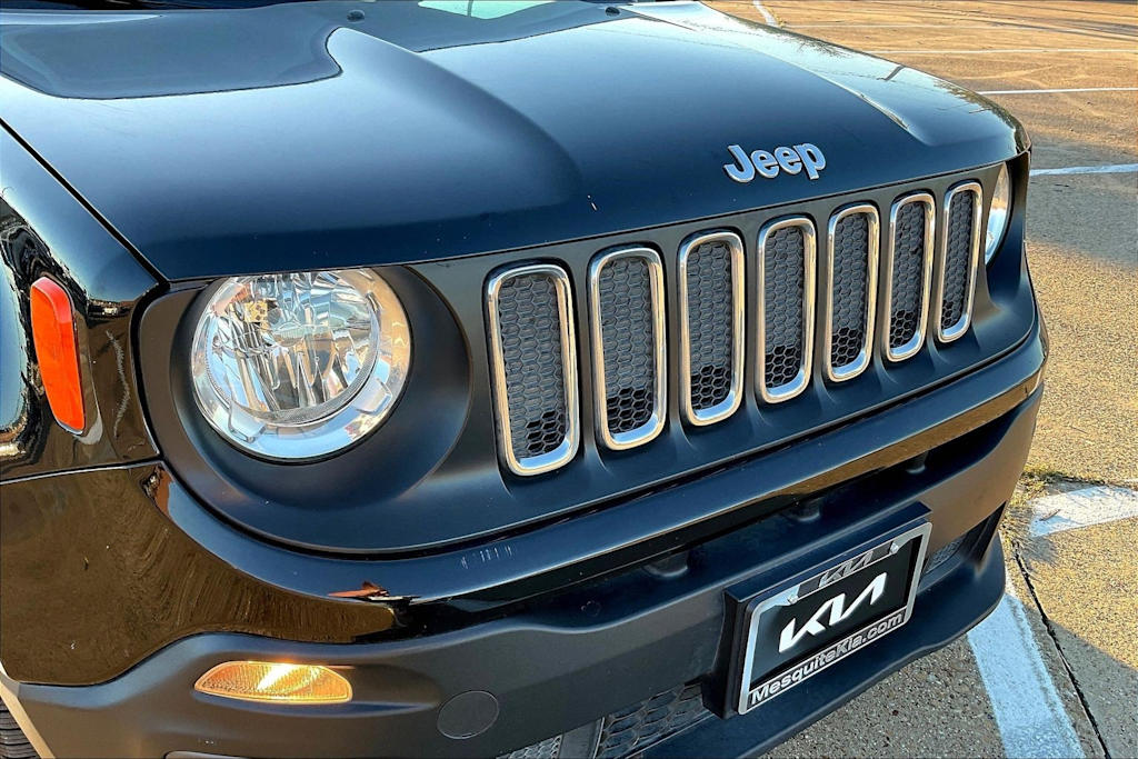 Thumbnail: 2018 Jeep Renegade - 32