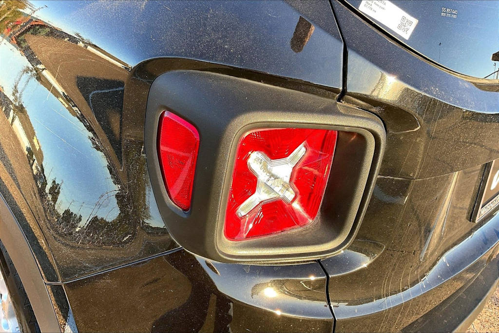 Thumbnail: 2018 Jeep Renegade - 31