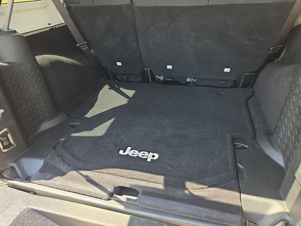 Thumbnail: 2017 Jeep Wrangler - 15