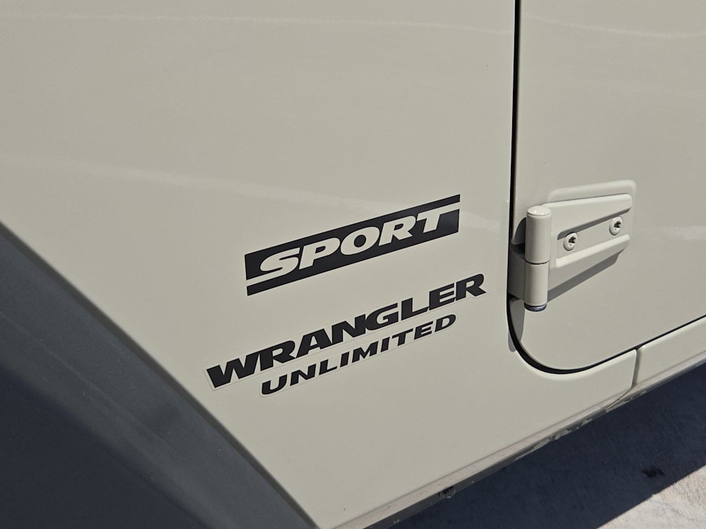 Thumbnail: 2017 Jeep Wrangler - 24