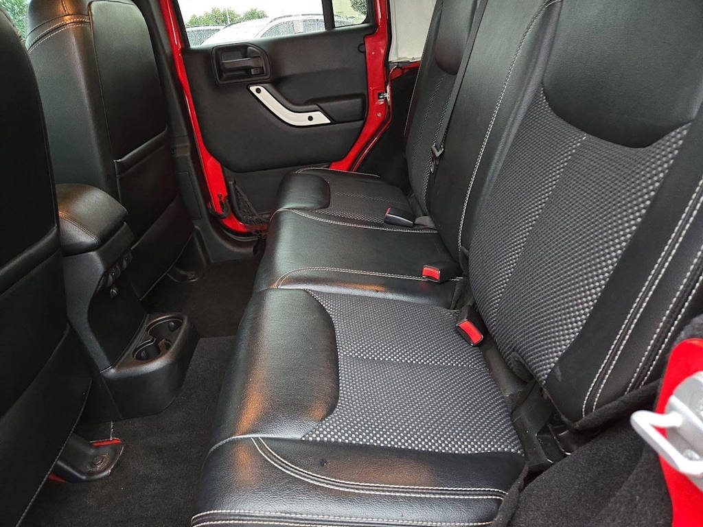 Thumbnail: 2015 Jeep Wrangler - 25