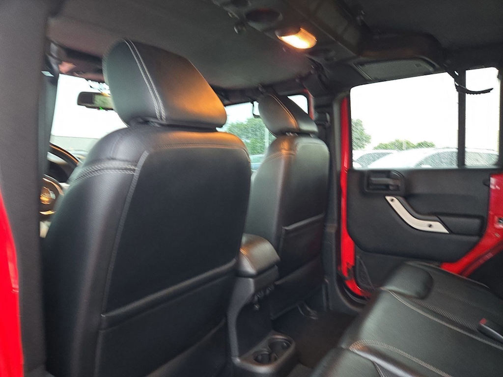 Thumbnail: 2015 Jeep Wrangler - 12
