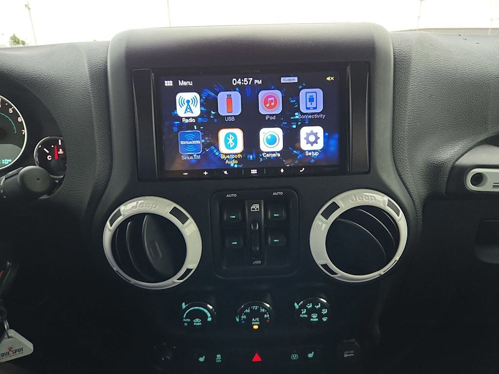 Thumbnail: 2015 Jeep Wrangler - 14