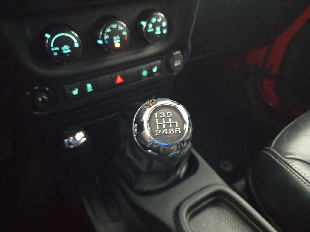 Thumbnail: 2015 Jeep Wrangler - 15