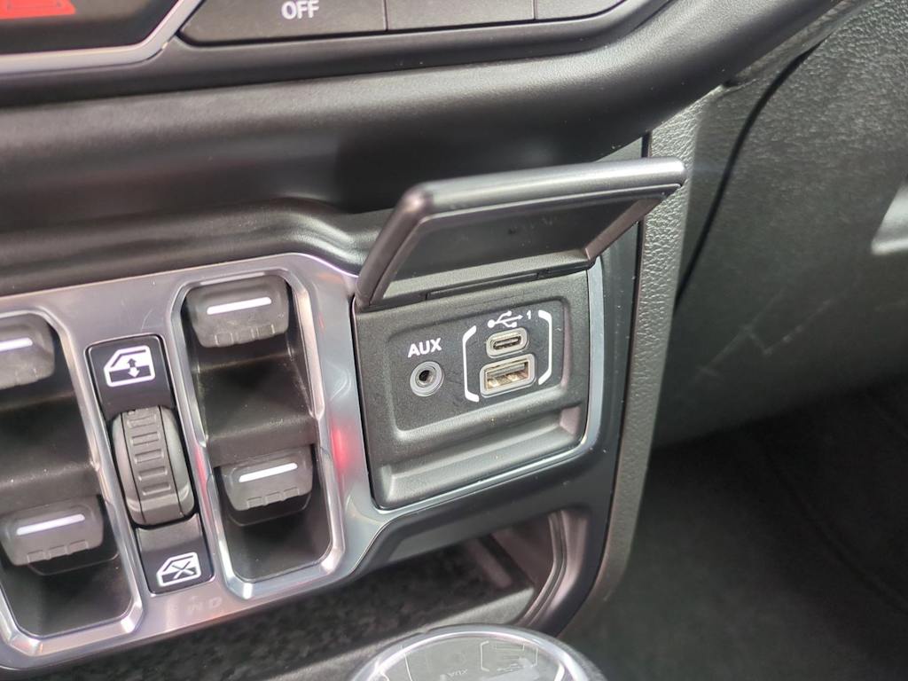 Thumbnail: 2022 Jeep Wrangler - 33