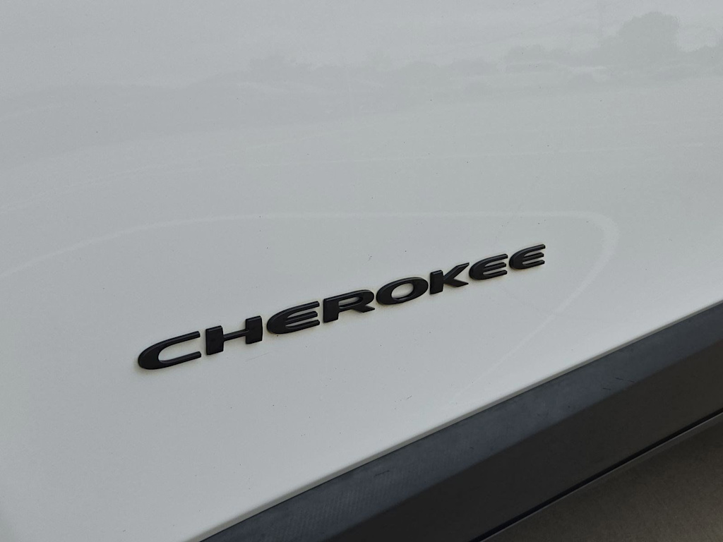 Thumbnail: 2017 Jeep Cherokee - 7