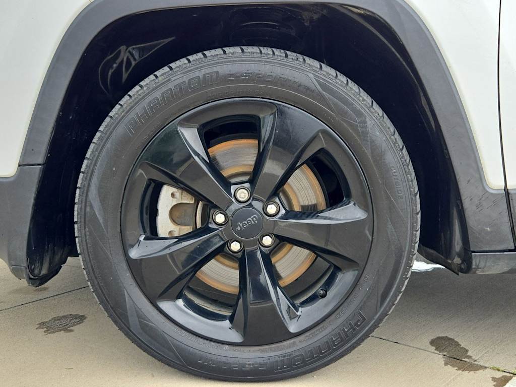 Thumbnail: 2017 Jeep Cherokee - 8