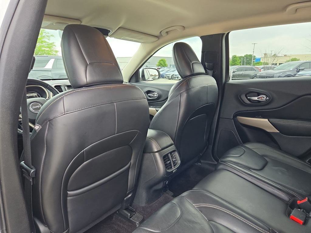 Thumbnail: 2017 Jeep Cherokee - 12