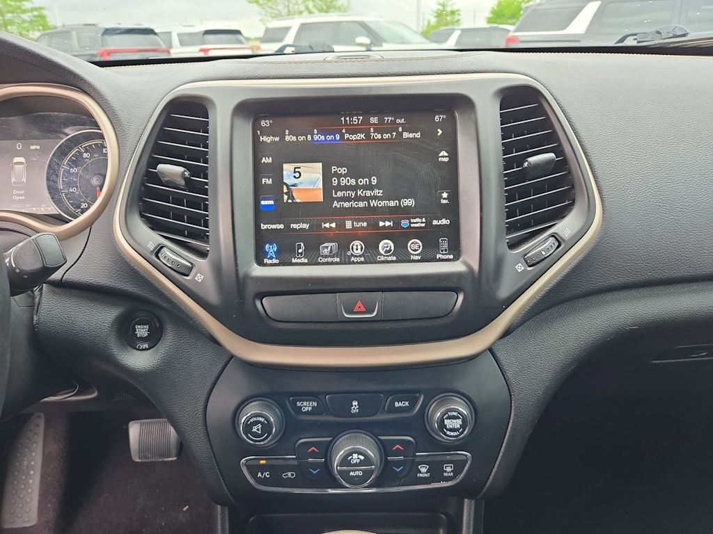 Thumbnail: 2017 Jeep Cherokee - 14