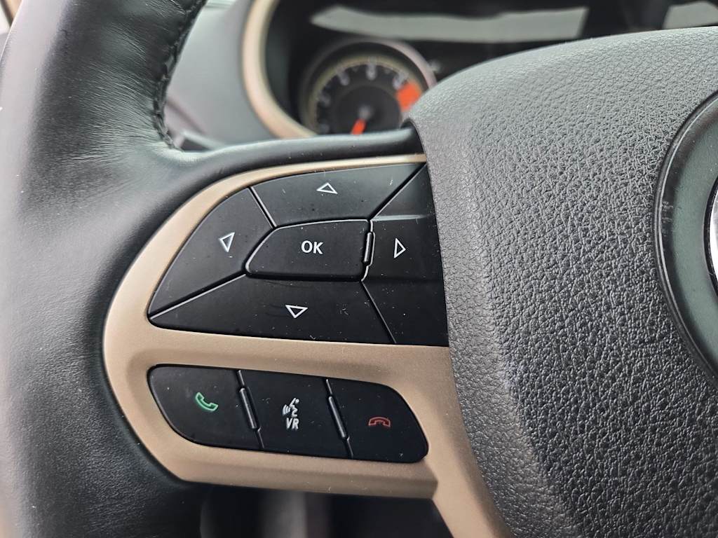 Thumbnail: 2017 Jeep Cherokee - 25