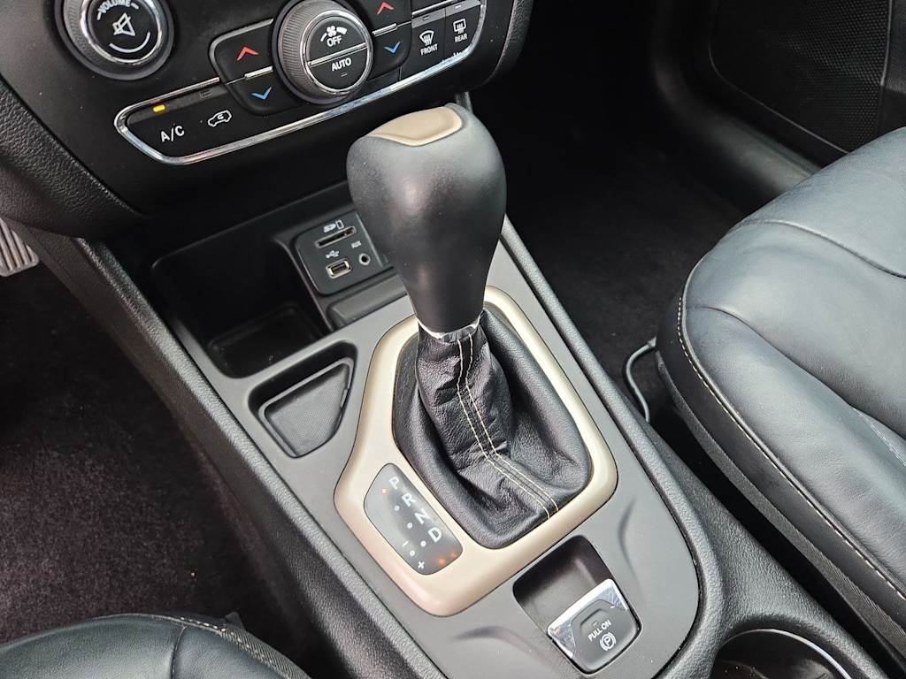 Thumbnail: 2017 Jeep Cherokee - 31