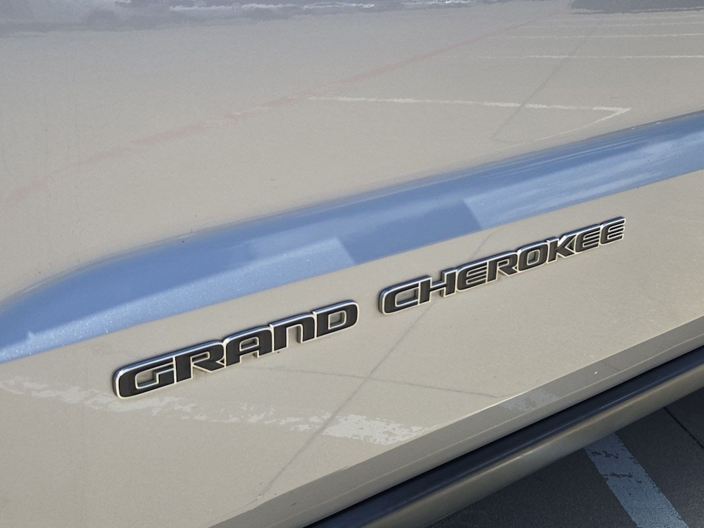 Thumbnail: 2017 Jeep Grand Cherokee - 25
