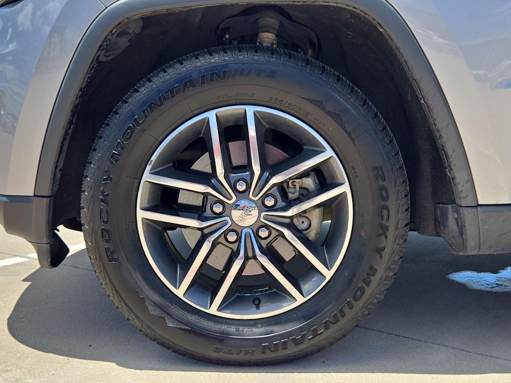 Thumbnail: 2017 Jeep Grand Cherokee - 8