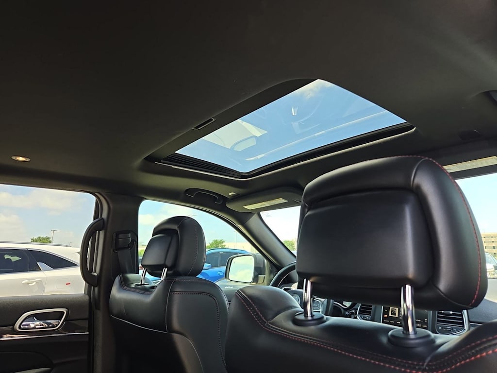Thumbnail: 2017 Jeep Grand Cherokee - 28