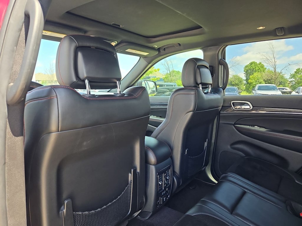 Thumbnail: 2017 Jeep Grand Cherokee - 12