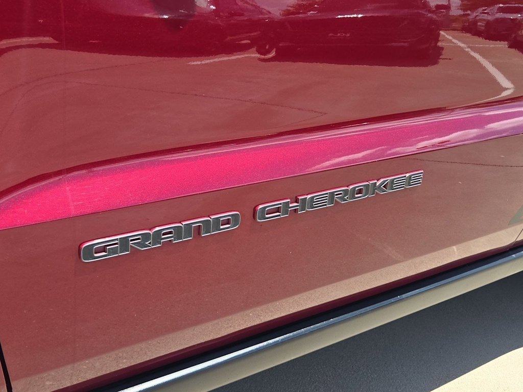Thumbnail: 2017 Jeep Grand Cherokee - 23