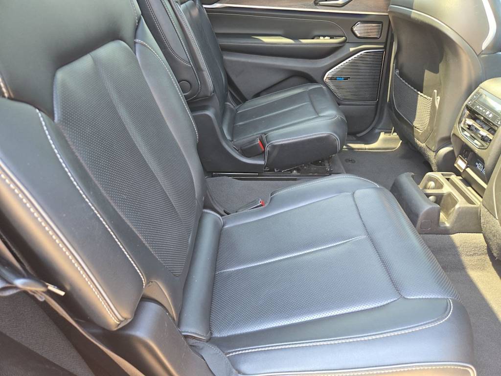 Thumbnail: 2021 Jeep Grand Cherokee L - 25