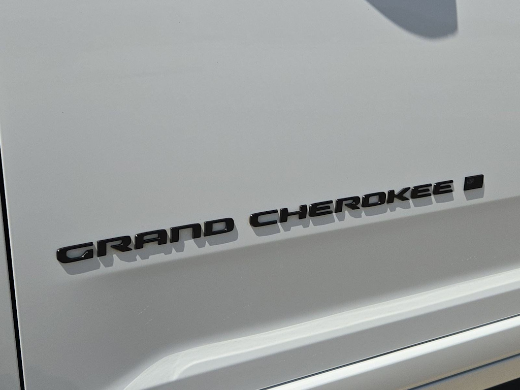Thumbnail: 2024 Jeep Grand Cherokee L - 24