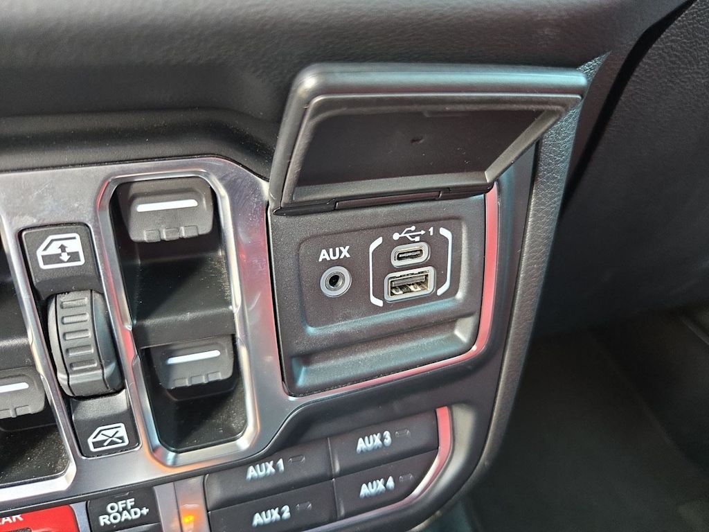 Thumbnail: 2024 Jeep Wrangler - 33