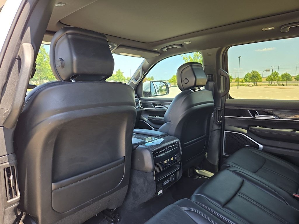 Thumbnail: 2022 Jeep Wagoneer - 12