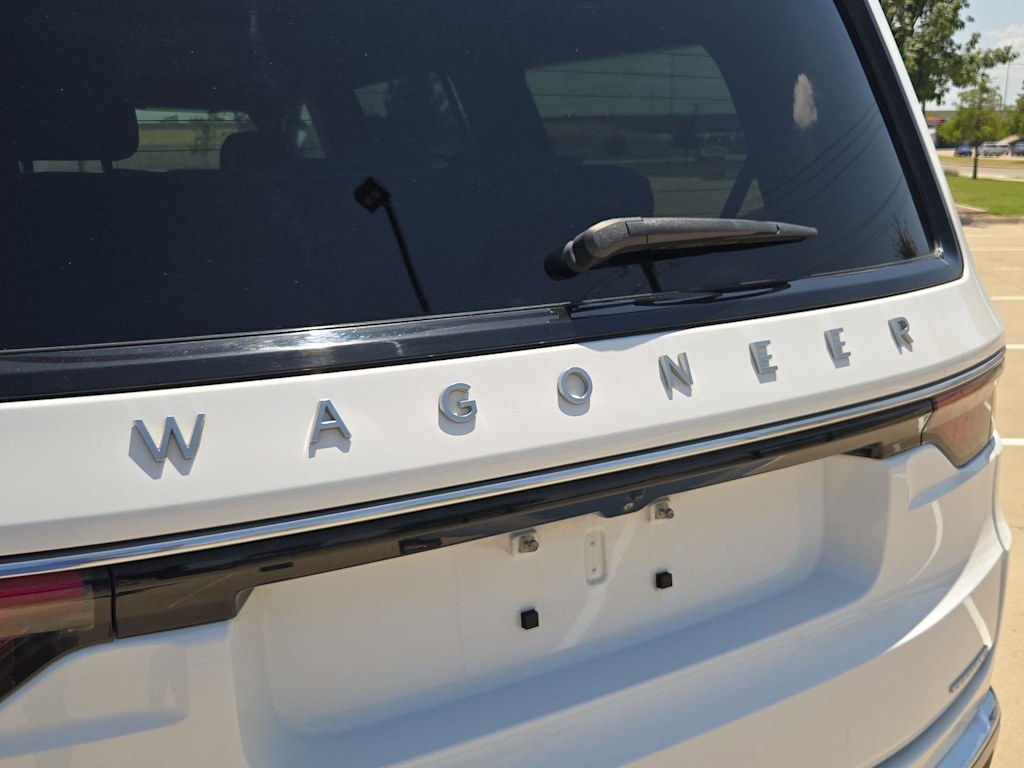 Thumbnail: 2022 Jeep Wagoneer - 7