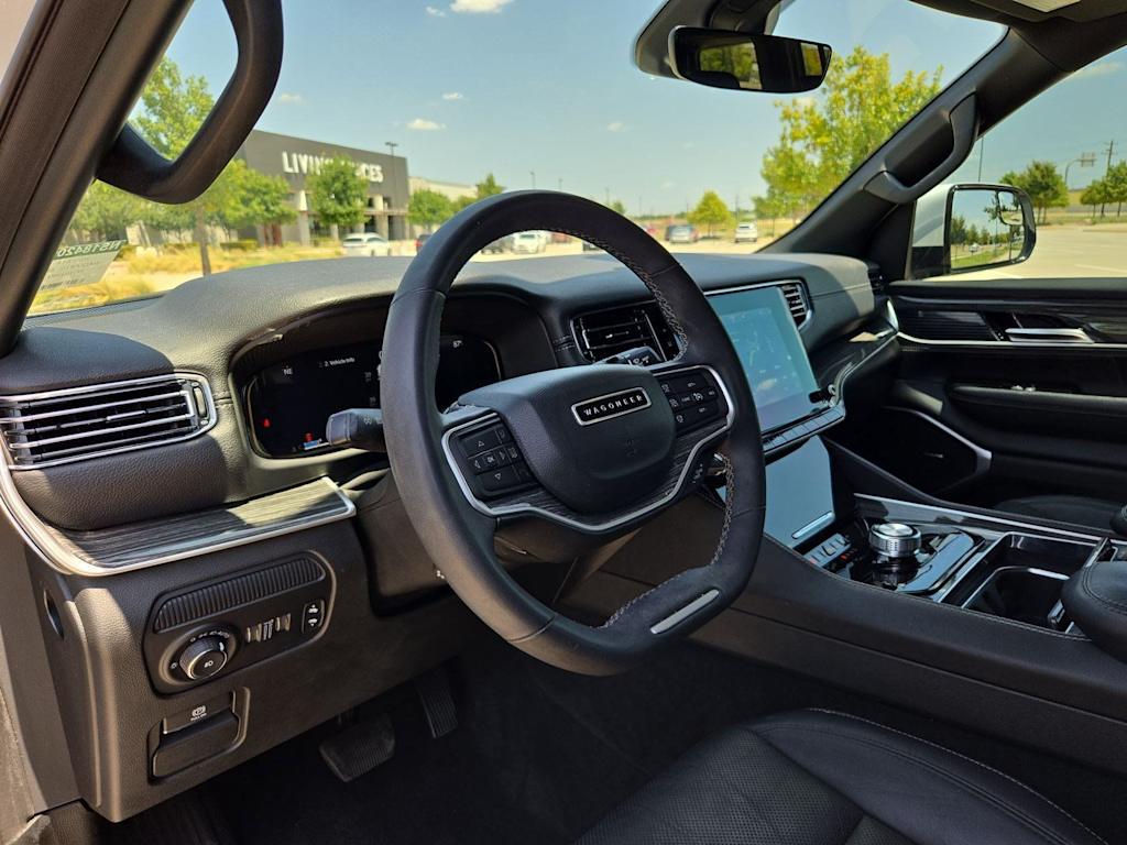 Thumbnail: 2022 Jeep Wagoneer - 2