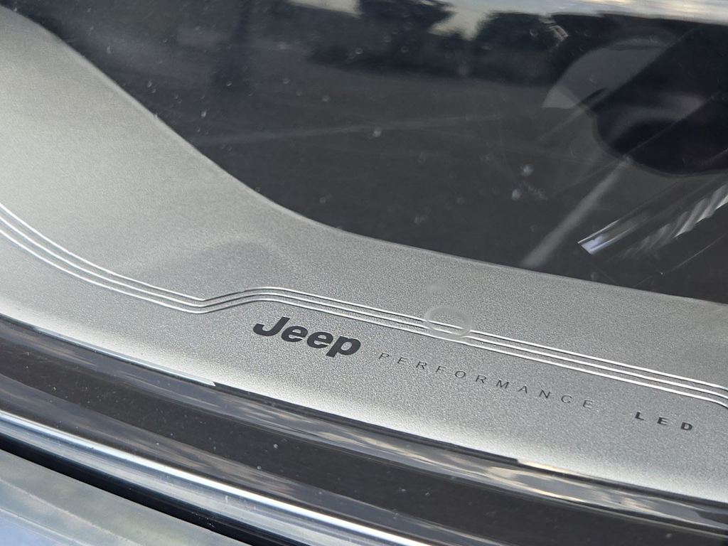 Thumbnail: 2022 Jeep Wagoneer - 7