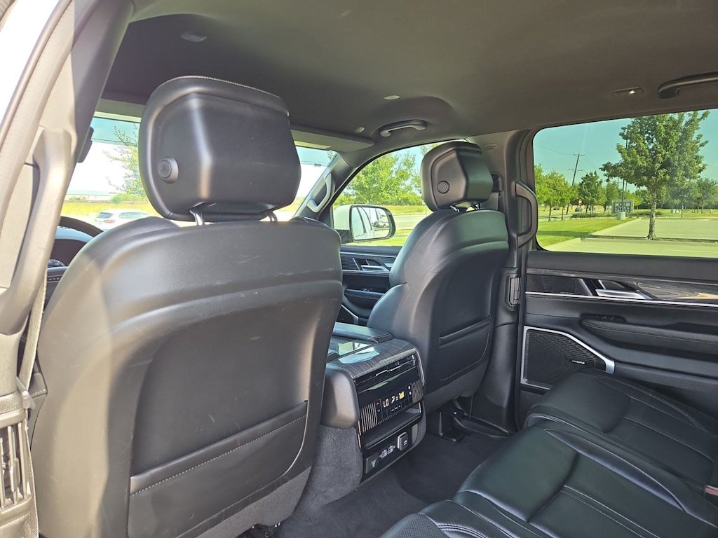 Thumbnail: 2022 Jeep Wagoneer - 12