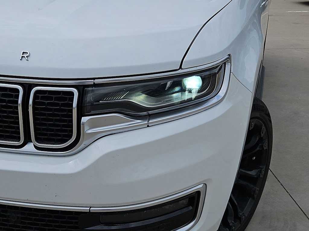 Thumbnail: 2022 Jeep Wagoneer - 23