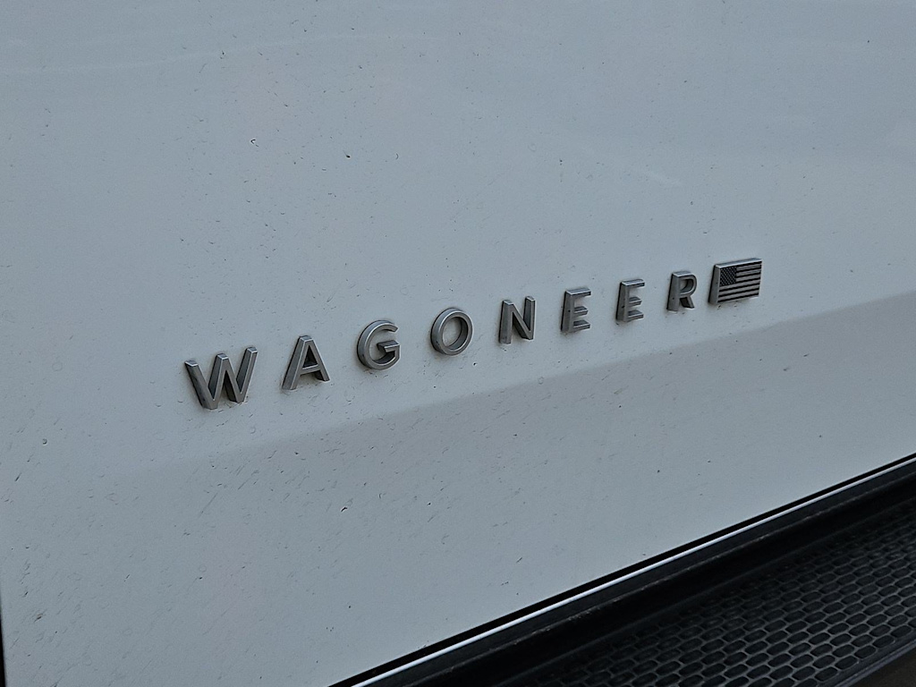 Thumbnail: 2022 Jeep Wagoneer - 24